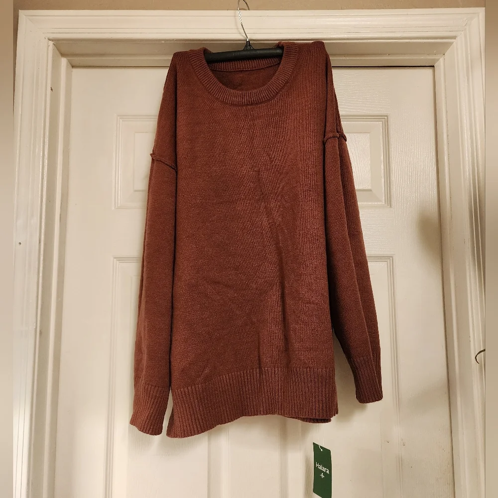 HALARA ROUND NECK SWEATER - Picture 1 of 4